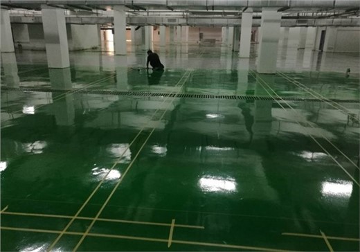 車庫(kù)地面鋪什么好？防滑又耐用